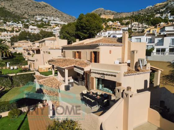 Stijlvolle bungalow met uitzicht in Altea Hills