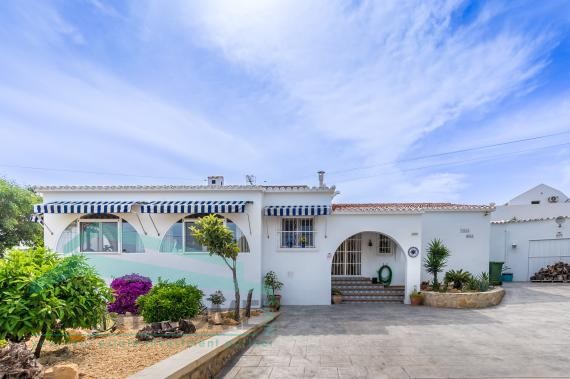 Gelijkvloerse villa met privézwembad en gastenverblijf in La Nucía