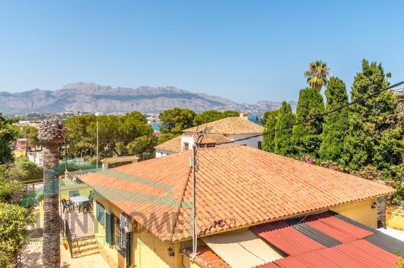 Chalet in Albir op wandelafstand van het strand met solarium & jacuzzi