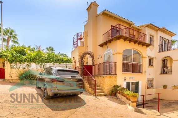 Charmante halfvrijstaande villa in Albir met zee- en bergzicht